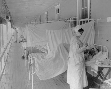 An influenza ward at Walter Reed Hospital in Washington, D.C., November 1918. Image: Library of Congress.